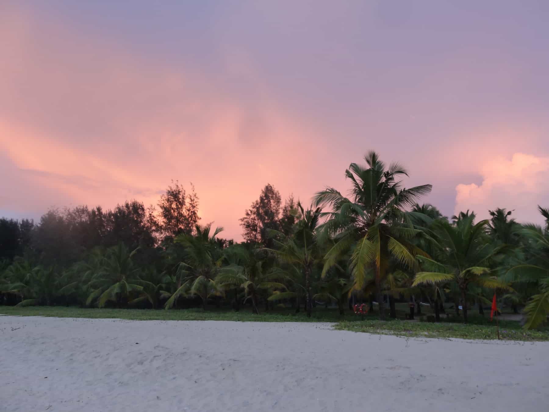 Marari Beach in Kerala Sunset at Marari Beach in Kerala | India's best beaches