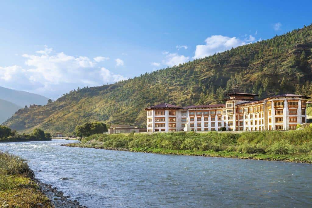 Le Meridien Hotel Paro Le Meridien Hotel in Paro sat on the banks of Paro Chu