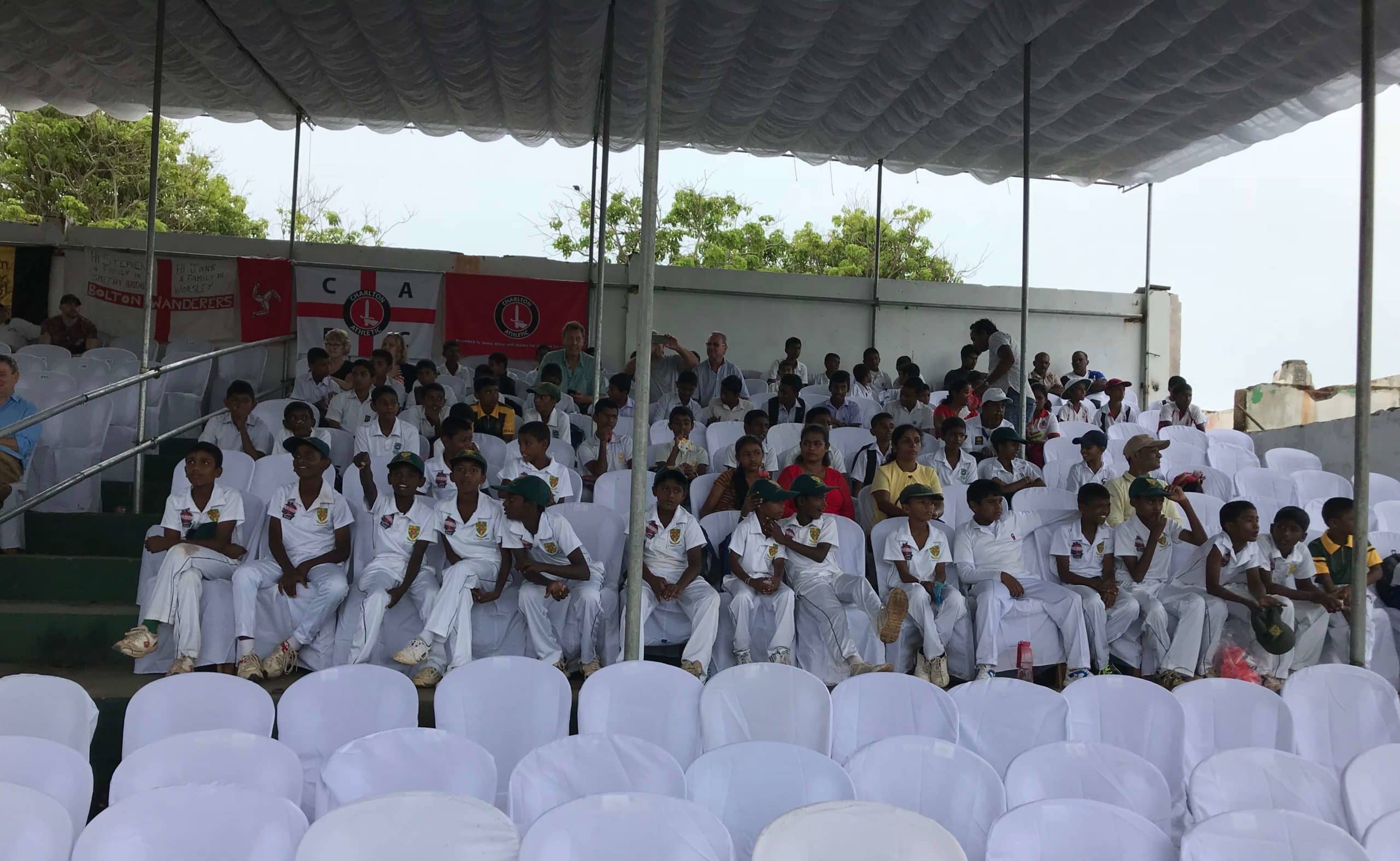Children watching cricket in Galle Children watching cricket in Galle