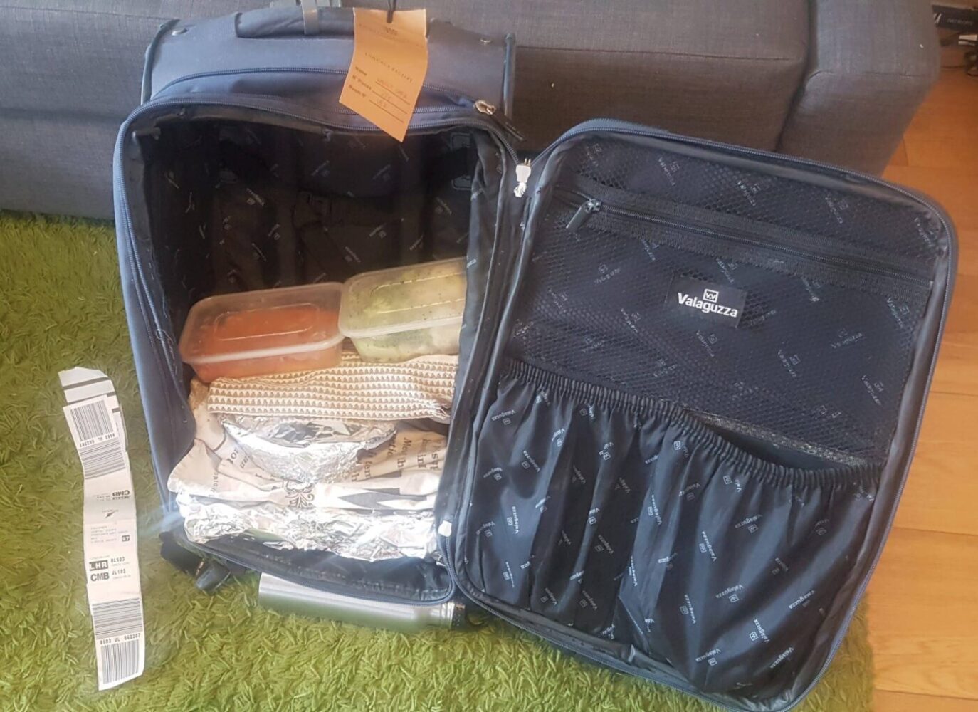 Meals on wheels "Meals on wheels" food packaged in pull along suitcase