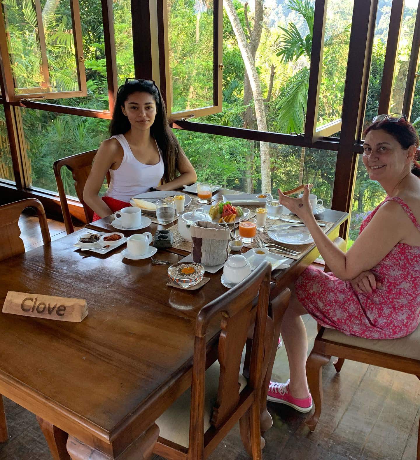 Karen and Jess enjoy breakfast at Rosyth Estate House in Sri Lanka Karen and Jess enjoy breakfast at Rosyth Estate House in Sri Lanka with ETG