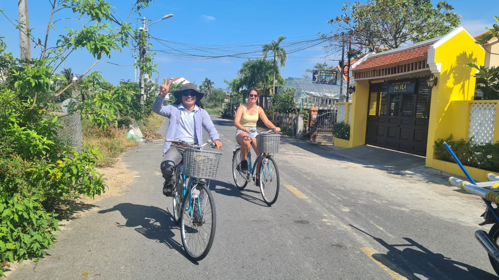Picture 2 Travelling by Two Wheels in Vietnam