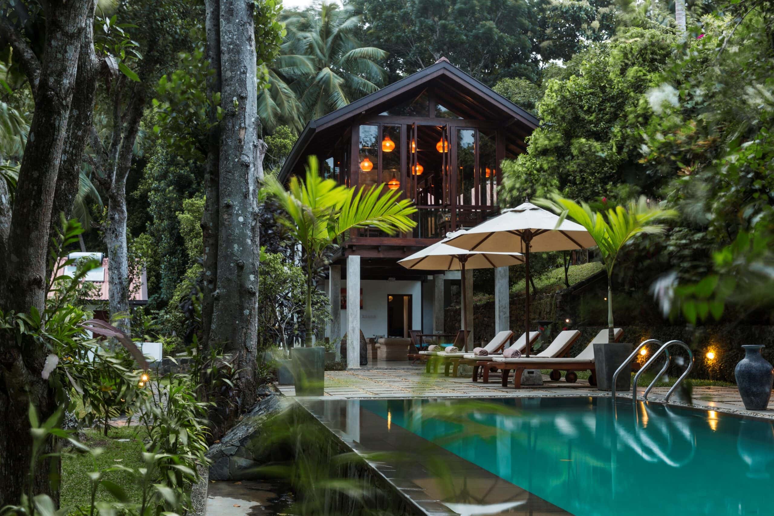 Dining-room-and-pool-at-dusk