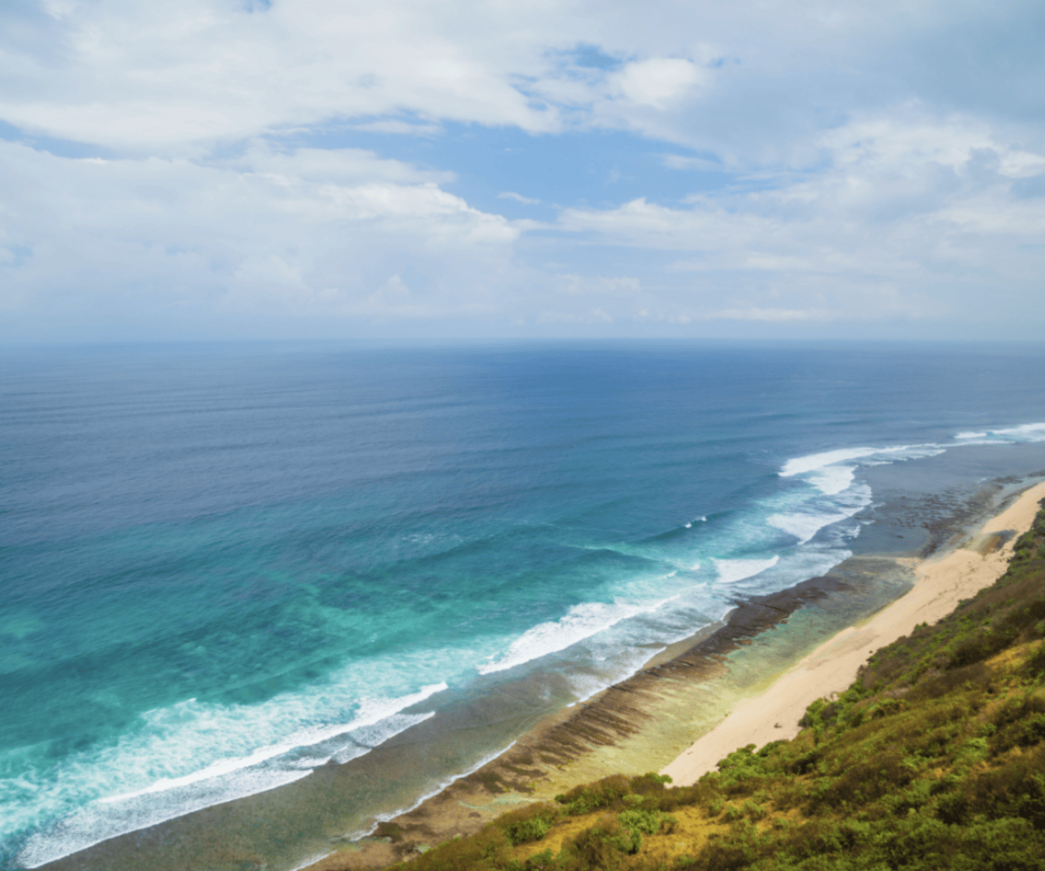 Rolling waves at Nyang Nyang Beach Rolling waves at Nyang Nyang Beach