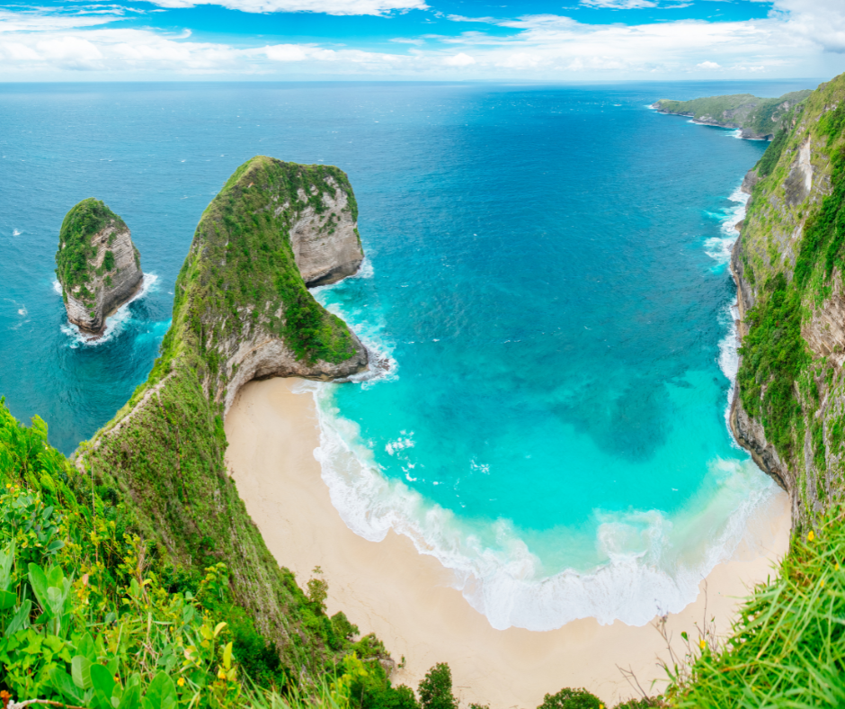 Beaches 9 T-Rex shape cliff at Kelingking Beach