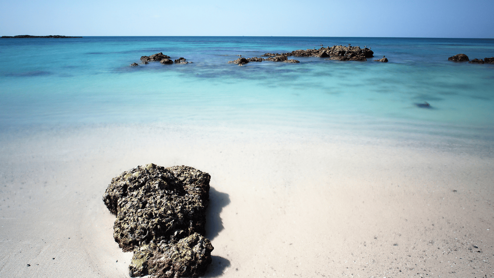 Oman Beaches (4) White Sand and turquoise water with rock formations on Masirah Island Oman