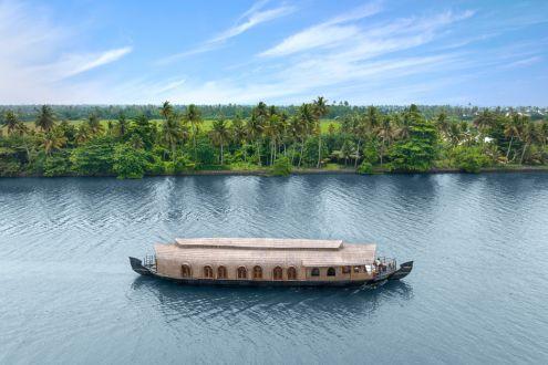 Overnight Houseboat Experience