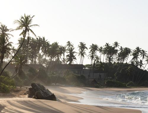 SRI LANKA HOLIDAYS with<span class="indend">a touch of adventure</span>